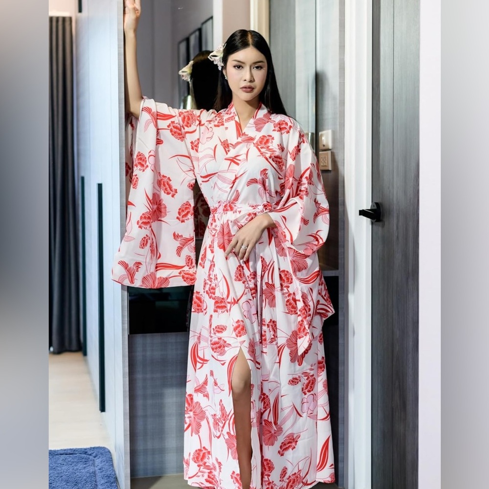 ✨ORIENT WOMANS LONG KIMONO *NEW*